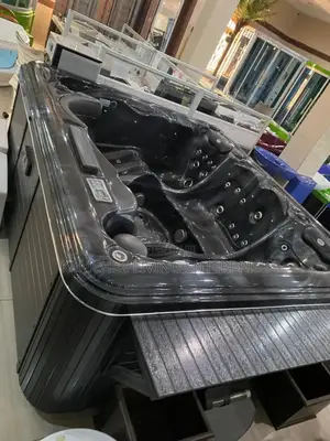 Luxury 2 Person Hot Jacuzzi With Jets Temperature Control
