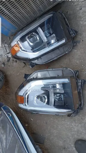 Headlights Toyota Tundra 2014-2021