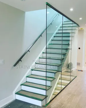 Staircase Side Glass Divider