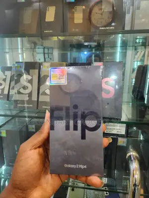 New Samsung Galaxy Z Flip4 256 GB Gold