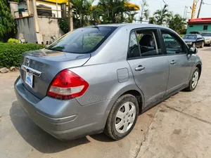 Nissan Versa 2010 Beige