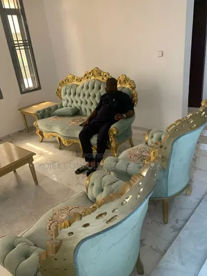 Brand New Foreign Dubai Settee Royal Sofa