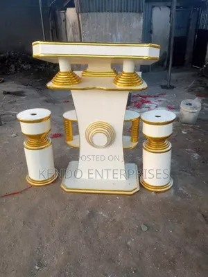 Pulpit and 2 Flower Vases