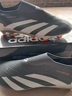 Adidas Predator Laceless Football Boot