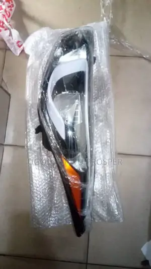 Hyundai Elantra Head Lamp the Two