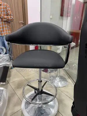 Bar Stool With Swivel and Adjustable High