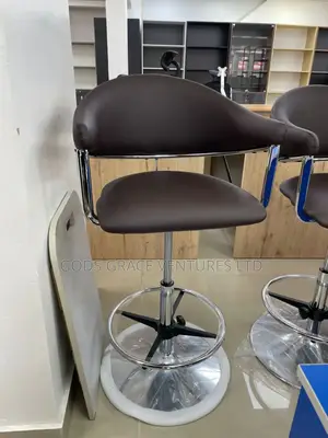 Bar Stool With Swivel and Adjustable High