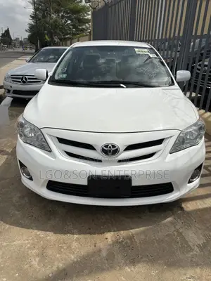 Toyota Corolla LE 4dr Sedan (1.8L 4cyl 4A) 2012 White