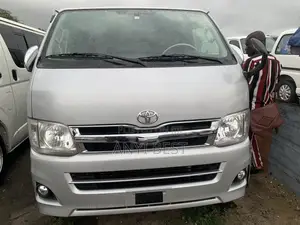 Toyota HiAce 2013 Silver