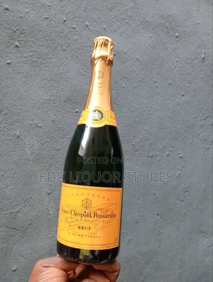 Veuve Cliquot Brut by 12 Bottles