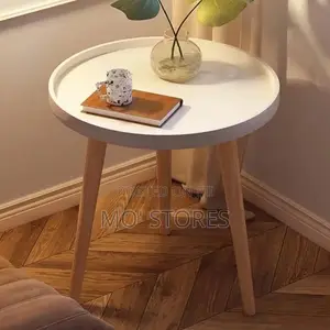 Nordic Round Table With Wooden Legs