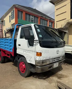 Toyota Dyna 150 Long Chasis Four Wheel Dropped Sided Body