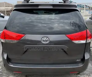 Toyota Sienna XLE 8 Passenger 2011 Gray