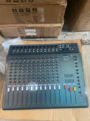 Yamaha Cmx1642 16-Channel Professional Live Mixer