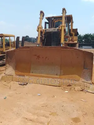 Cat D8 Bulldozer With Ripper
