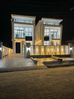 5bdrm Duplex in Chevron for sale