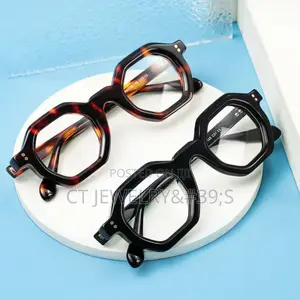 Professional Chic, Everyday (Thick Frame)
