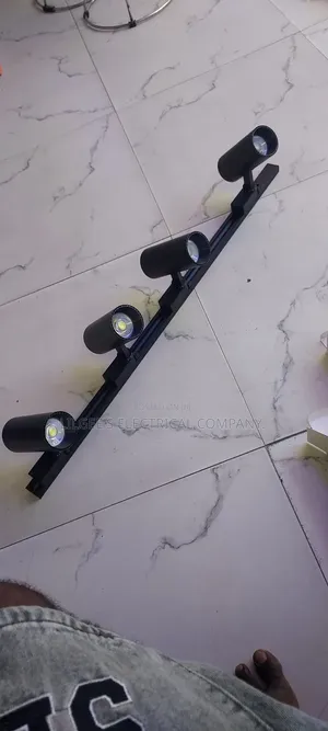 Unique 4 in 1 Led Tracklights for Homes, Boutiques, Saloons,