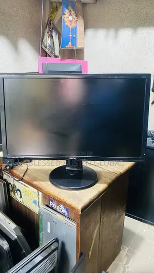 27 Inches Benq Monitor