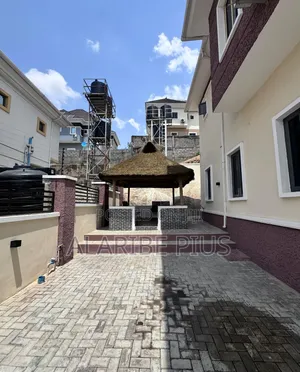 Furnished 4bdrm Apartment in Estate Idu Industrial for sale