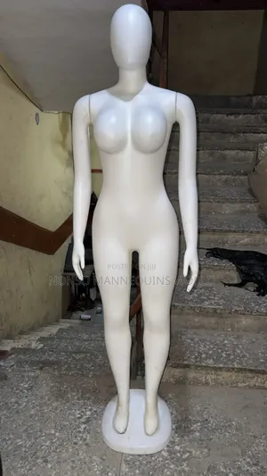 Faceless Female White Size 10 Mannequin