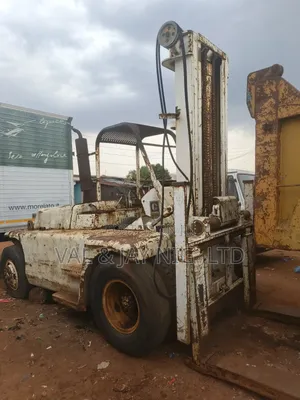 12.5 Tons, Caterpillar Forklift - Foreign Use