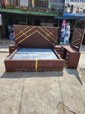 Upholstered Bed With Mirrors