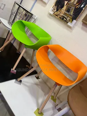 Ribbon -Back Chair Green.