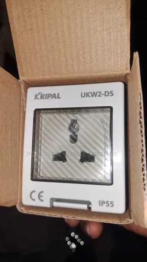 Waterproof Socket for Homes/ Hotels/ Companies/ Factories