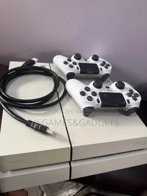 White Playstation 4 Console and Pads