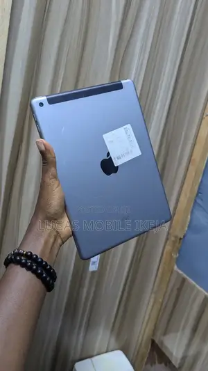 Apple iPad 9.7 128 GB Silver