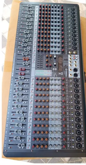 Yamaha Eas-24 Professional Mixer