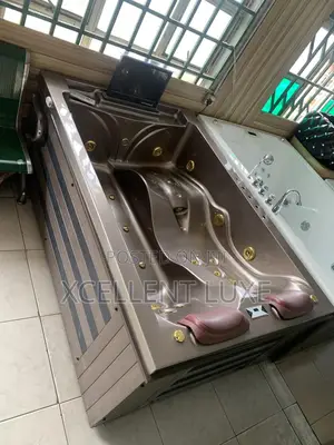 Outdoor/Indoor Spa Jacuzzi Bathtub With Tv