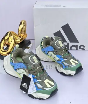 Adidas Sneakers 