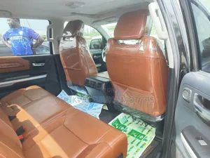 Toyota Tundra Platinum 5.7L V8 4x4 CrewMax 5.6 ft. box 145.7 in. WB