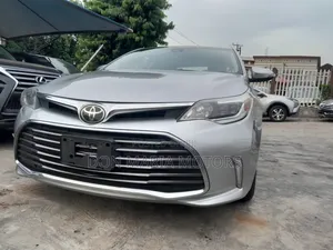 Toyota Avalon XLE Sedan FWD (3.5L 6cyl 6A) 2017 Silver