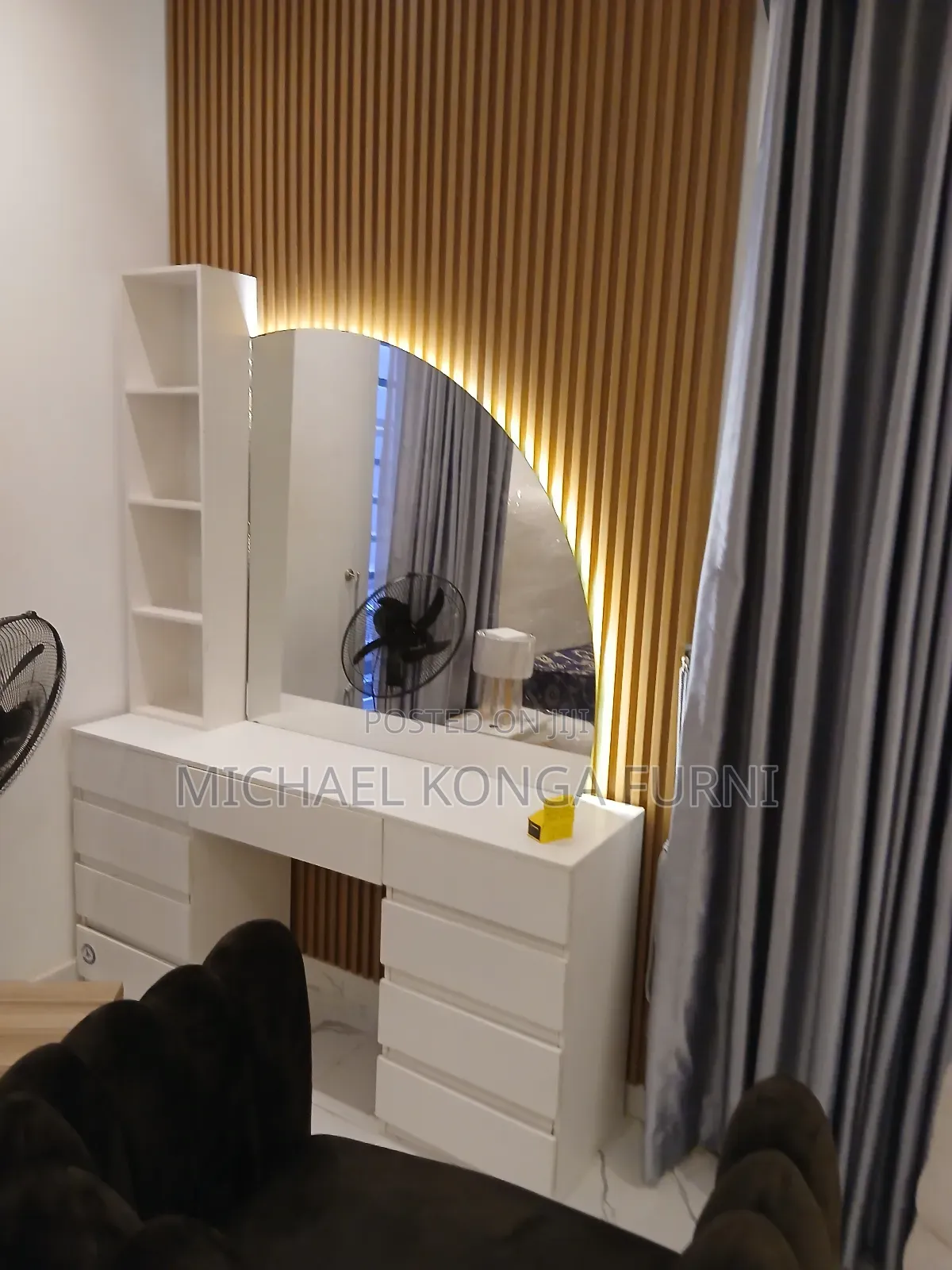Beautiful Mirror Console