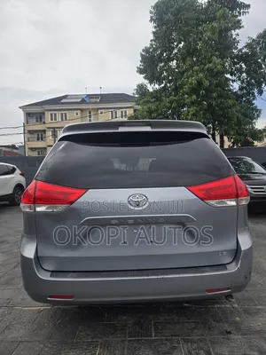 Toyota Sienna LE 7-Passenger 4dr Minivan AWD (3.5L 6cyl 6A) 2014 Gray
