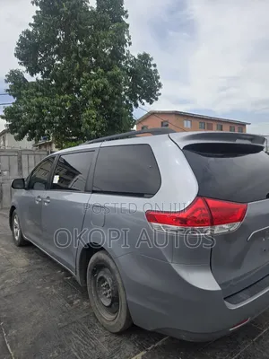 Toyota Sienna LE 7-Passenger 4dr Minivan AWD (3.5L 6cyl 6A) 2014 Gray