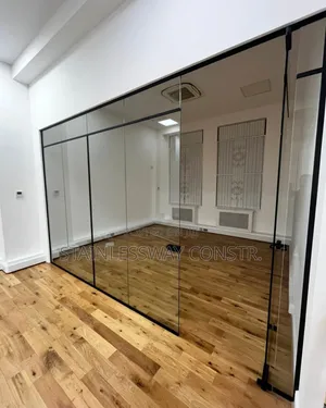 Clear Views, Clear Minds – Modern Glass Office Solutions