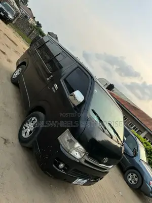 Toyota HiAce 2010 Black