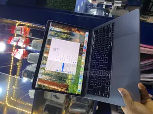 Laptop Apple MacBook Pro 2022 M2 8GB Apple M2 SSD 512GB