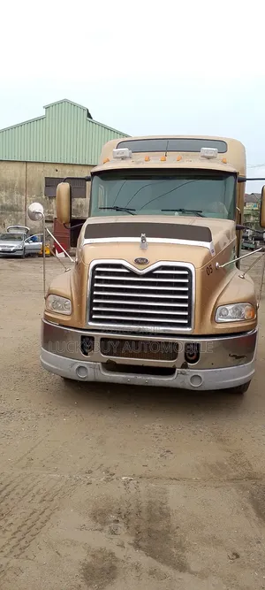 Mack Vision Double Cabin
