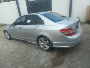 Mercedes-Benz C300 Luxury Sedan RWD (3.0L 6cyl 7A) 2011 Silver