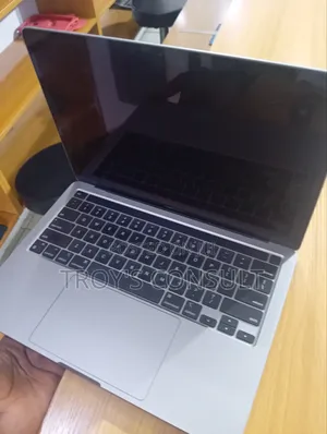Laptop Apple MacBook Pro 2019 8GB Intel Core M2 SSHD (Hybrid) 256GB