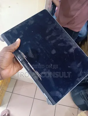 M1 Apple Laptop Screen