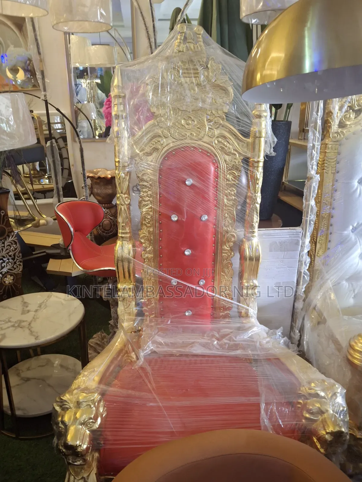 Foreign Royal Seat - Red