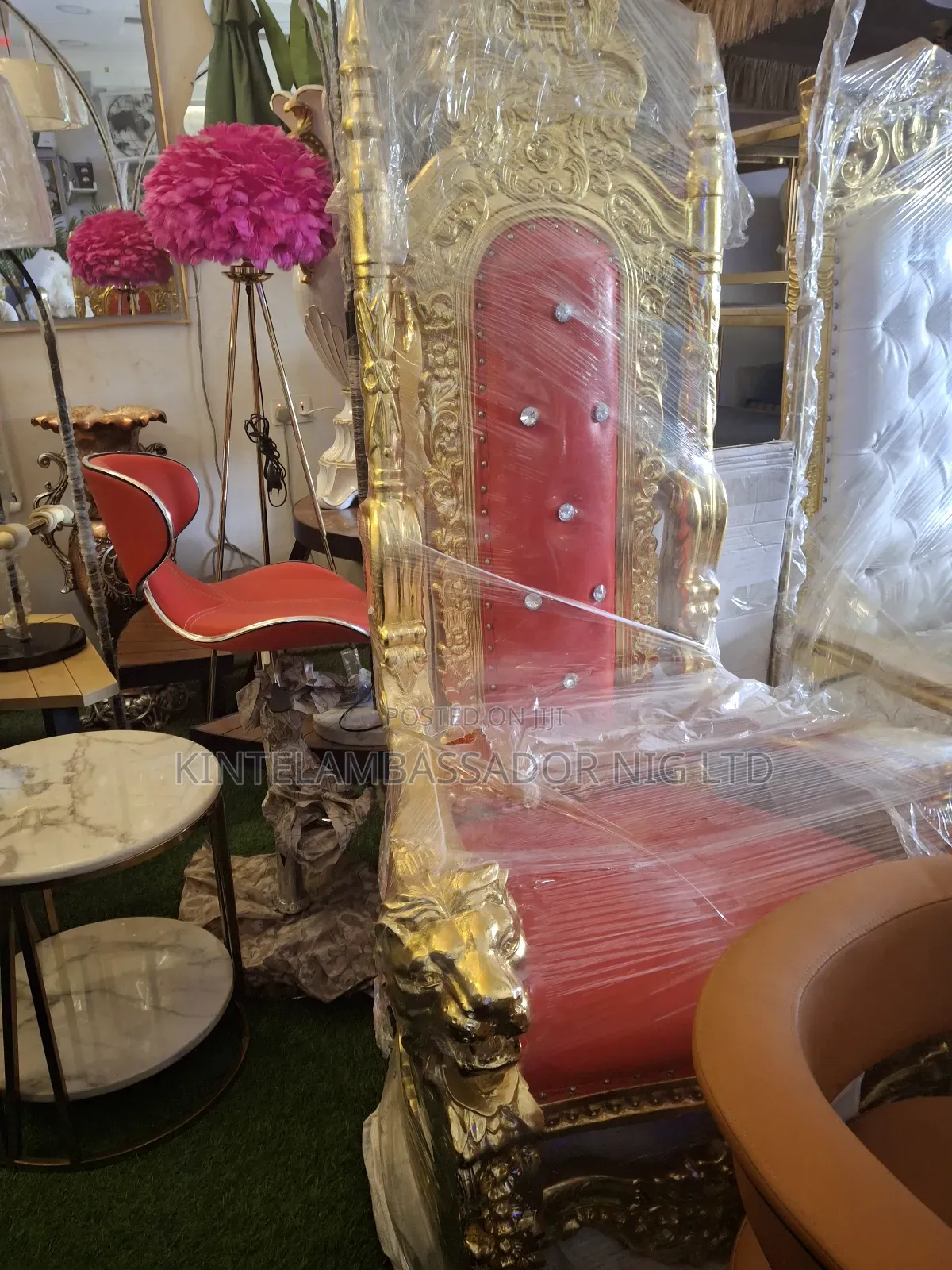 Foreign Royal Seat - Red