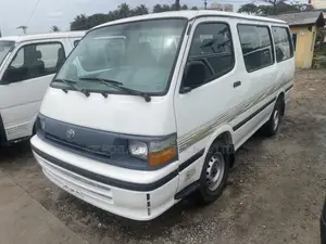 Toyota HiAce 2000 White