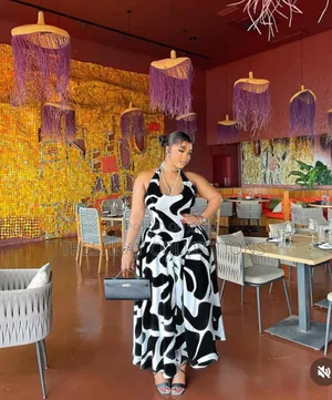 Lovely Et Quality Demure Dress  